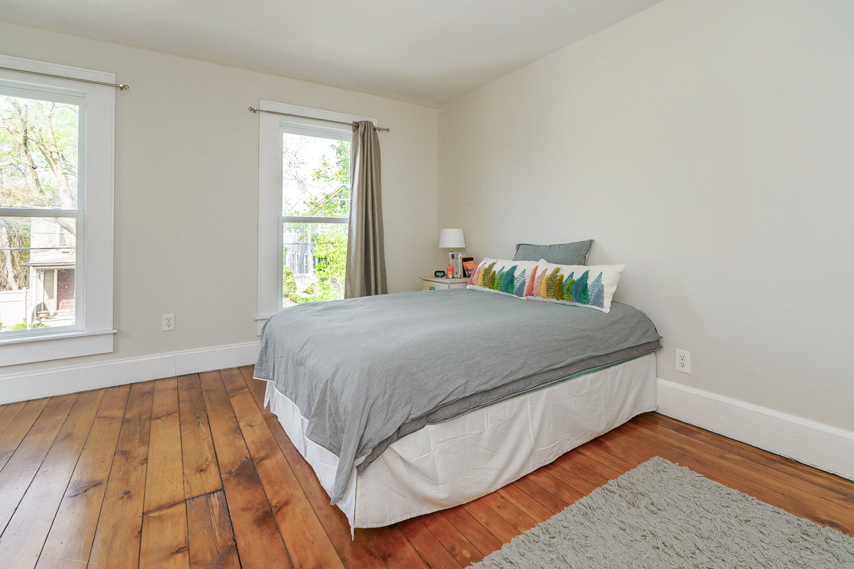 834 Hamlet St-38