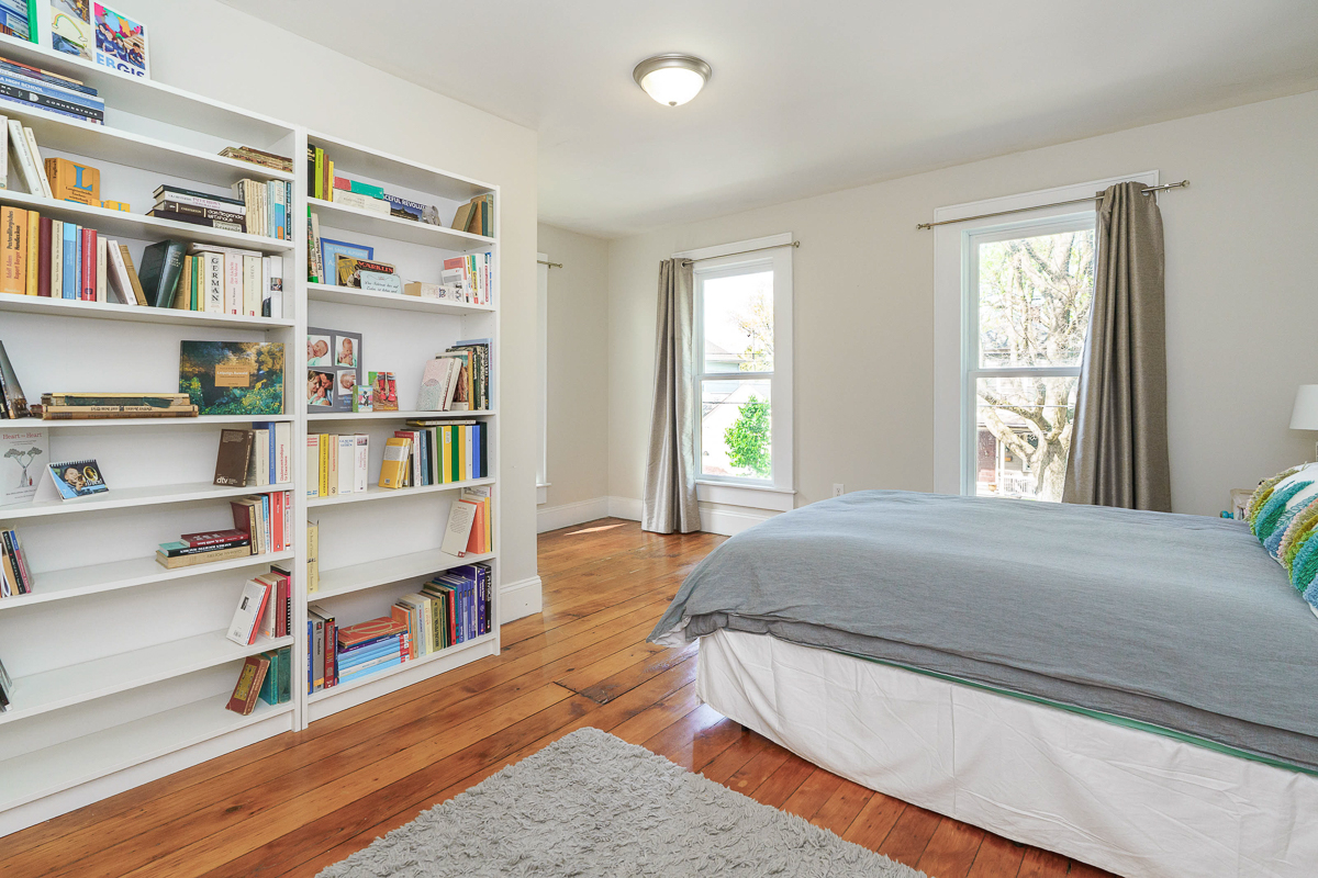 834 Hamlet St-39
