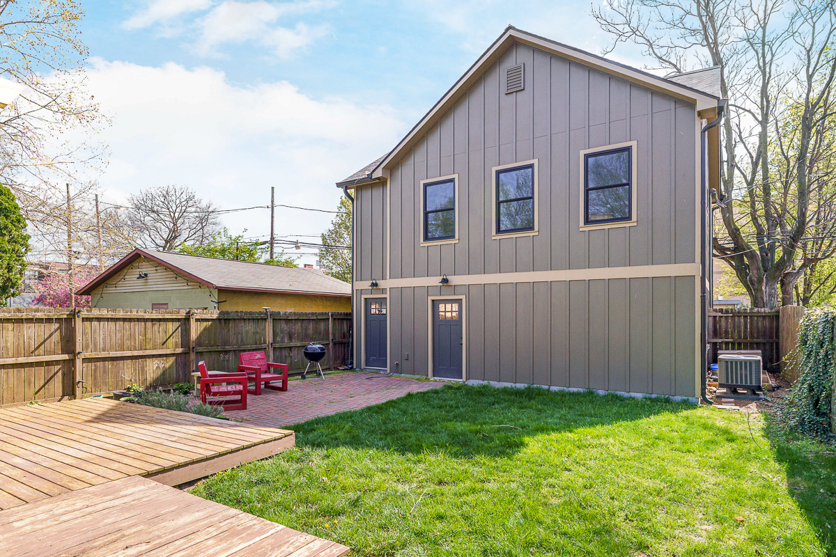 834 Hamlet St-4