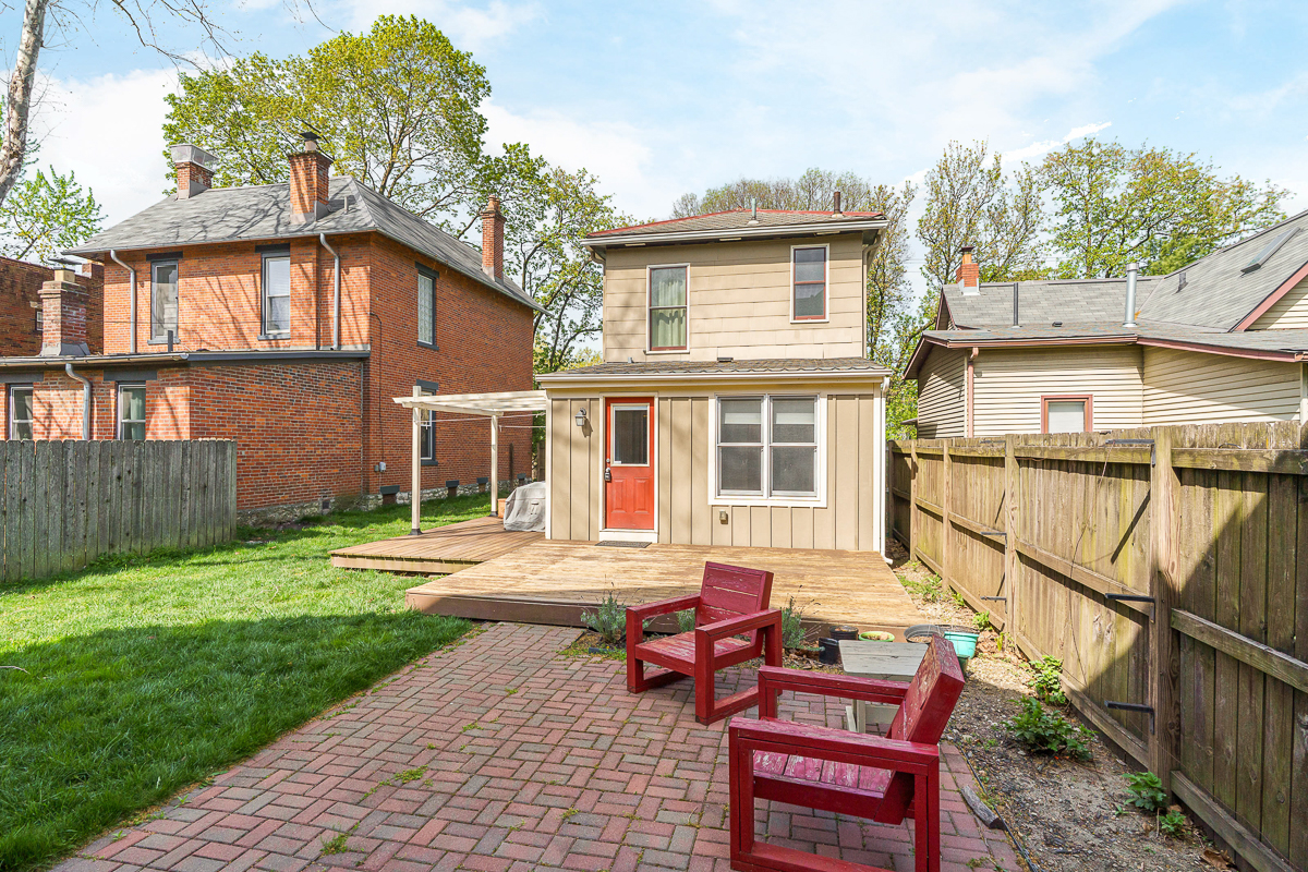 834 Hamlet St-6