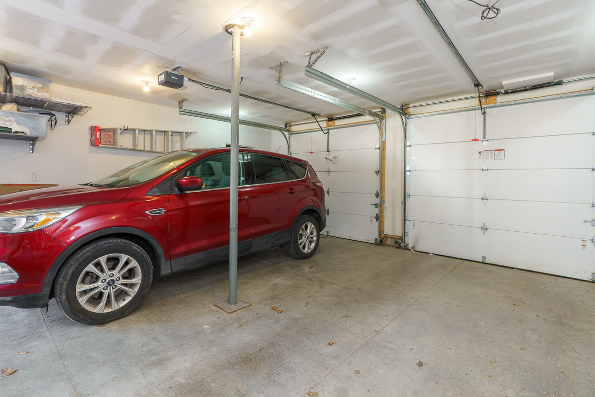 834 Hamlet St-8