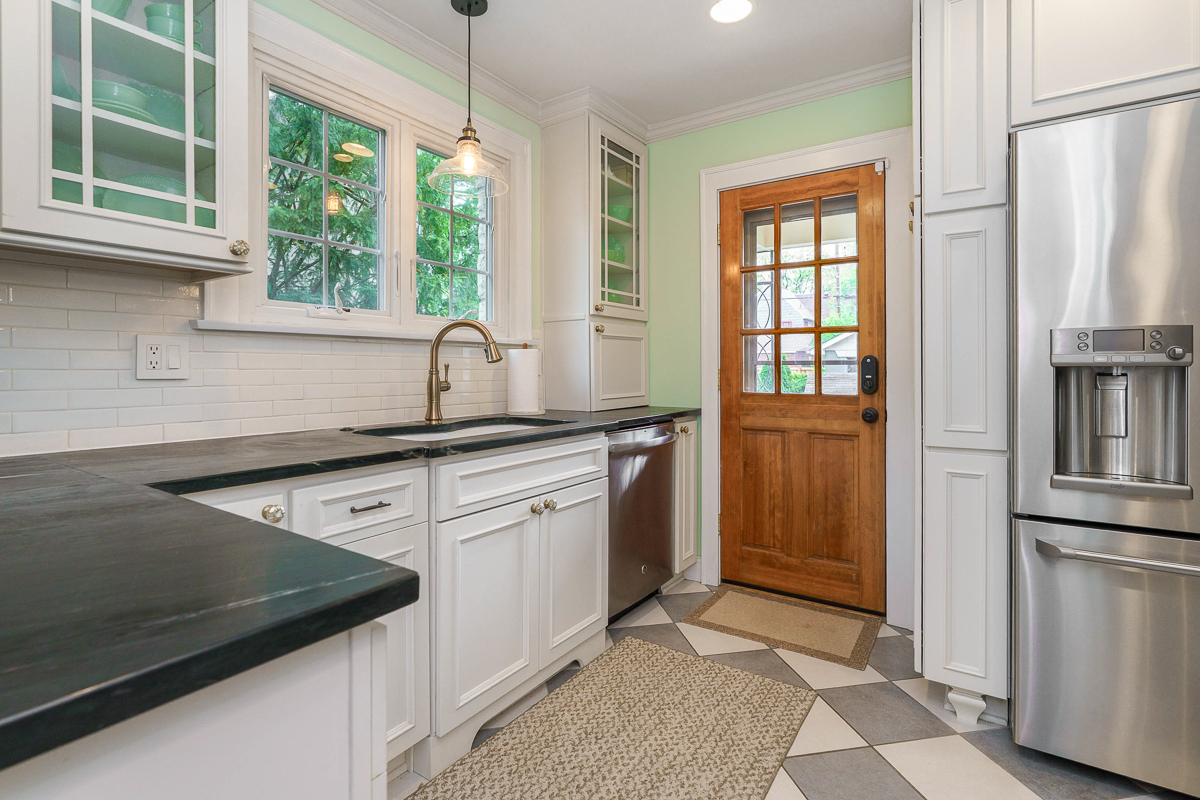 84 N Ardmore Rd-30