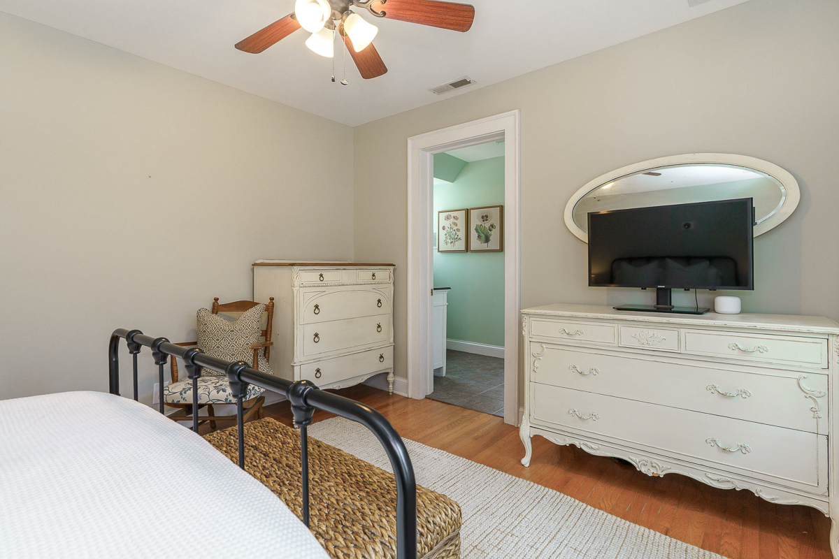 84 N Ardmore Rd-44