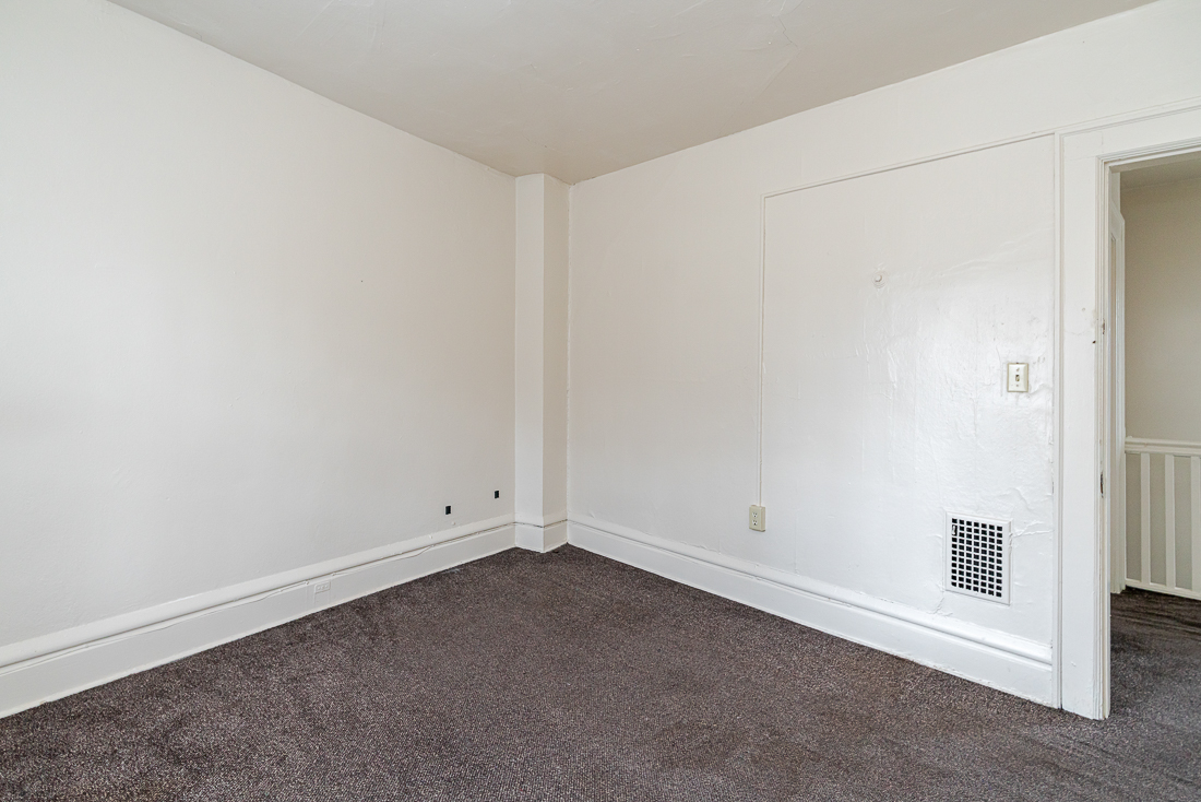 13 E Norwich Ave -19