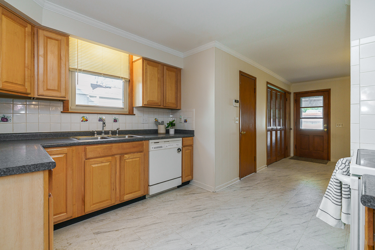 96 N Cassingham Rd-31