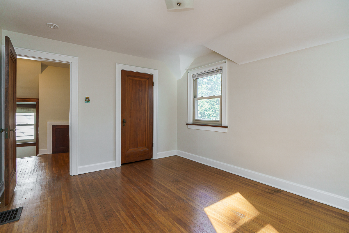 96 N Cassingham Rd-40