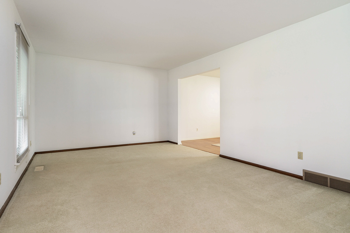 988 Danvers Ave-20