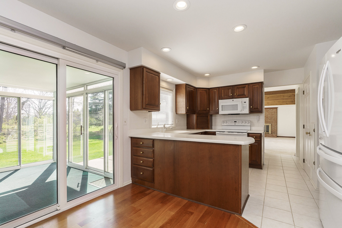 988 Danvers Ave-28