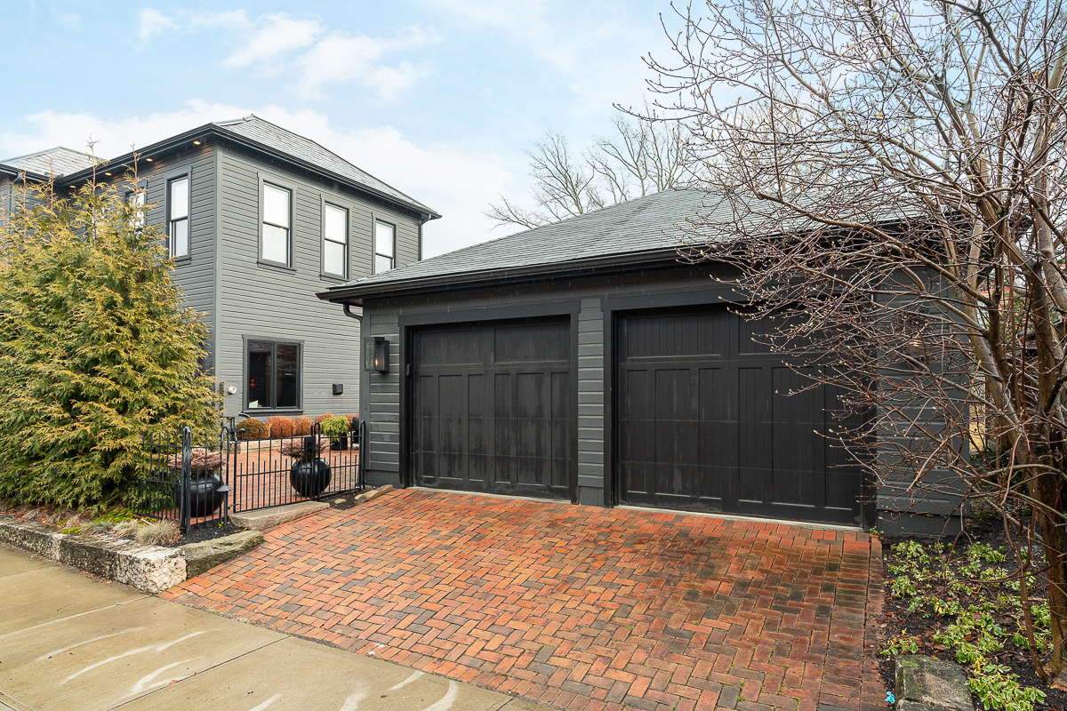 275 e Beck St-15