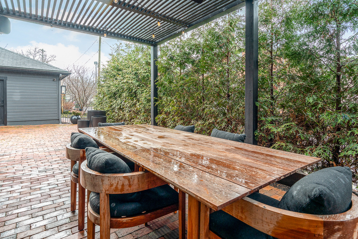 275 e Beck St-9
