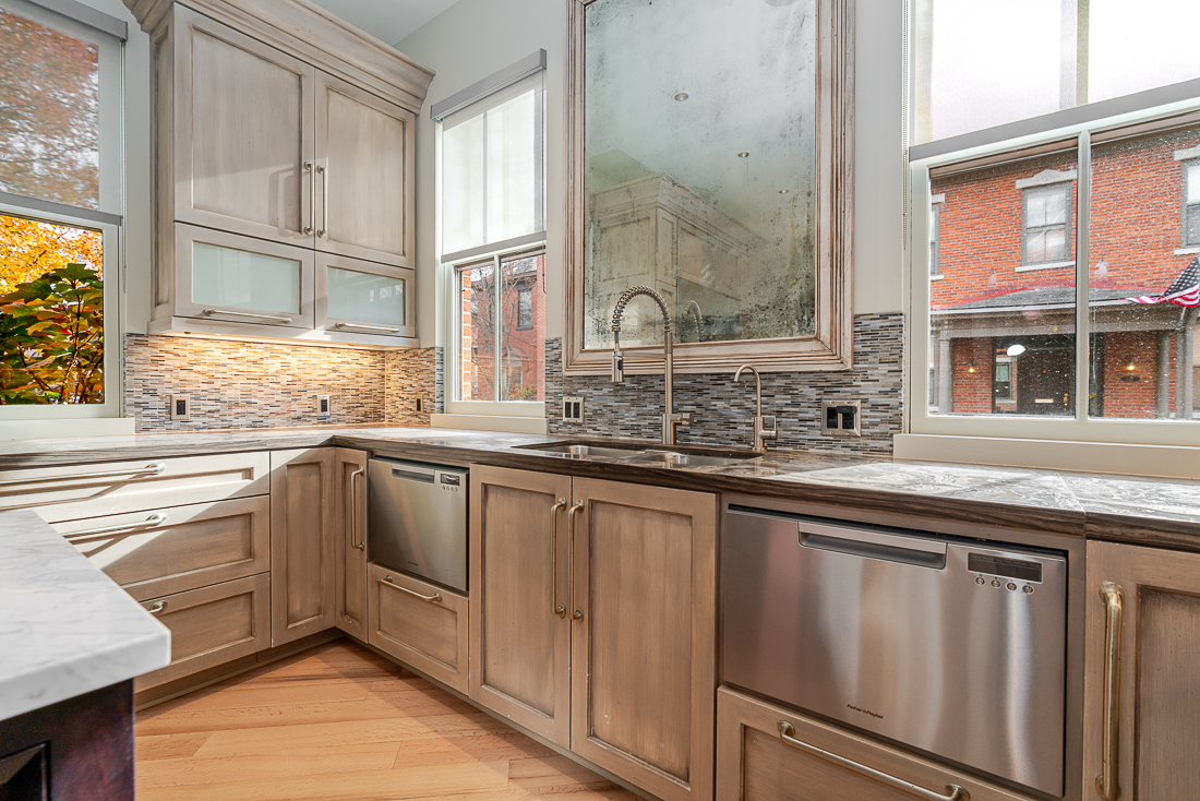 252 E Beck St Kitchen-4