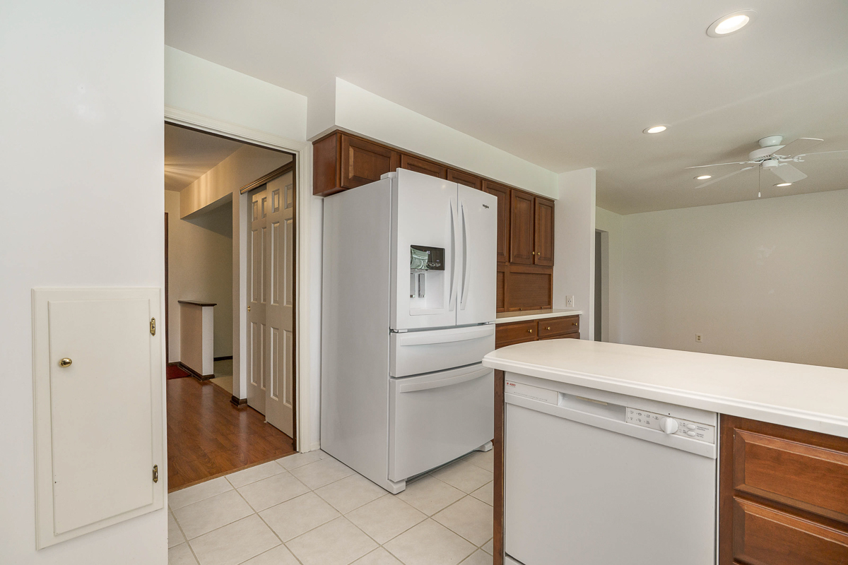 988 Danvers Ave-24