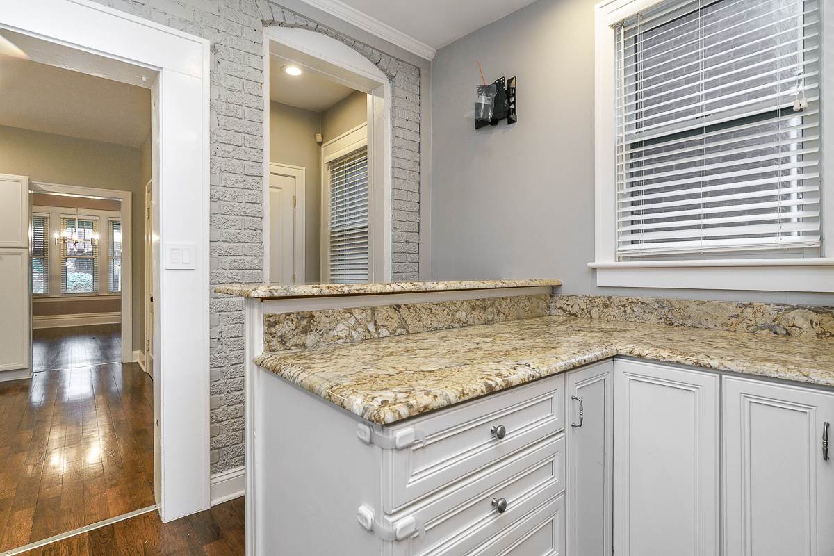 1833 Franklin Avenue-37