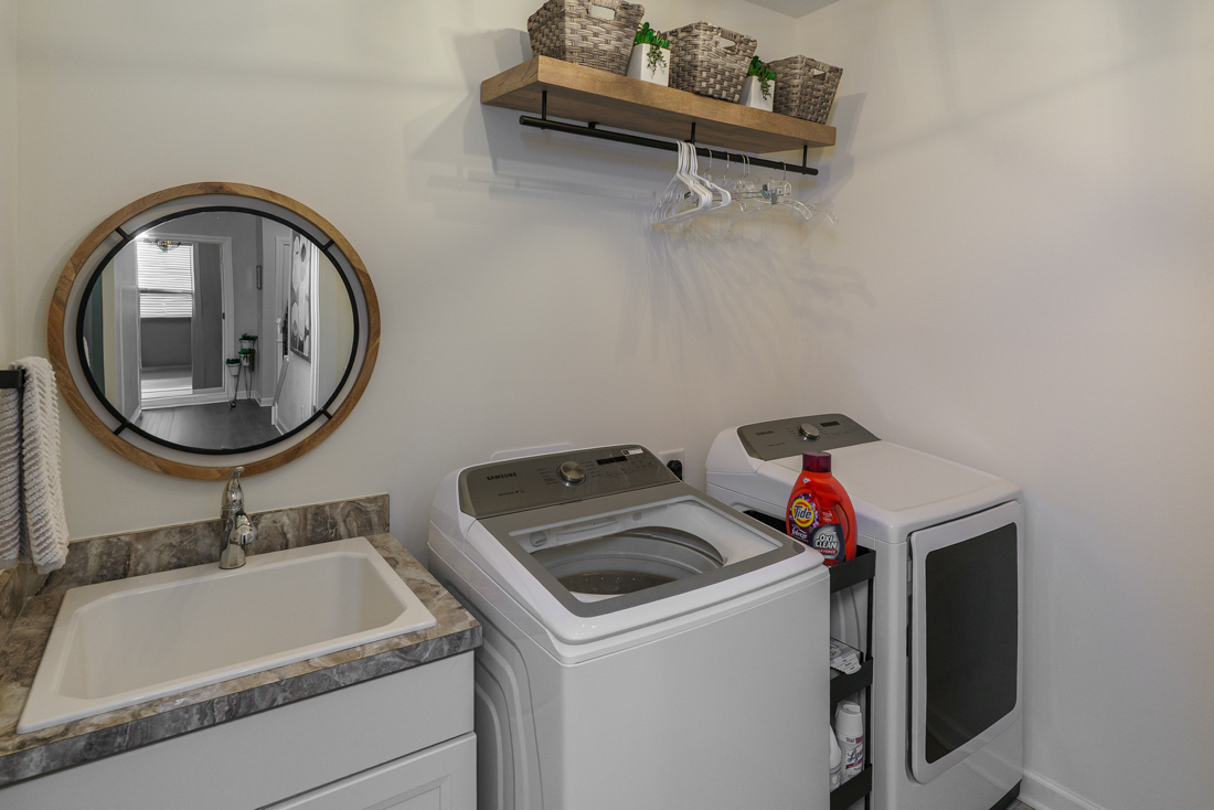 7652 Gateway Blvd --13