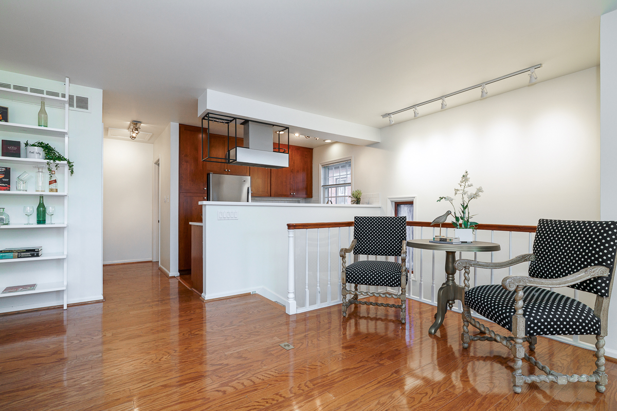 757 Mohawk St-35