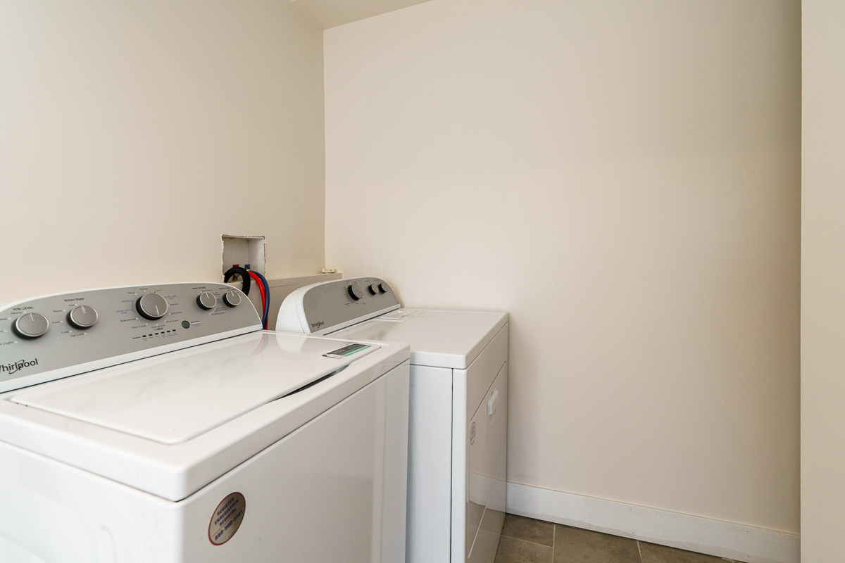 857-859 Wilson Ave-61